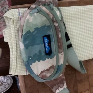 Kavu earthy colors belly bag.